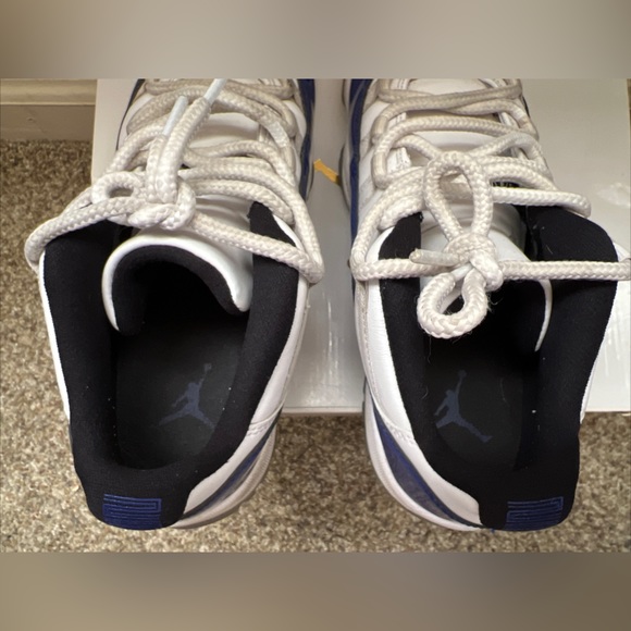Authentic Air Jordan 11 Sketch Lows - Picture 6 of 10